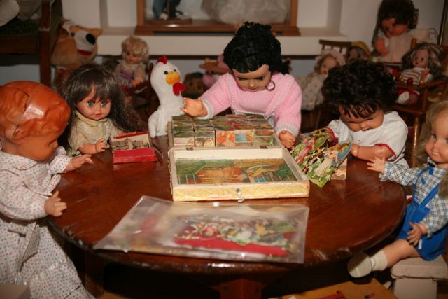Toy Museum: Assorted dolls and board games